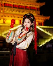 索菲娅 留学的实名相亲网形象照