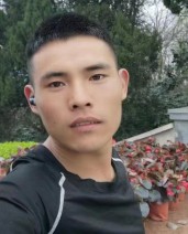 张龙 8年兵退伍的实名相亲网形象照