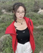 任永莹初中教师的实名相亲网形象照