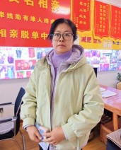 周丽 看图书室的实名相亲网形象照