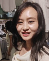 杨雪的实名相亲网形象照